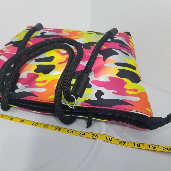 Kendall and Kylie Camo Bag - Picture 10 of 11